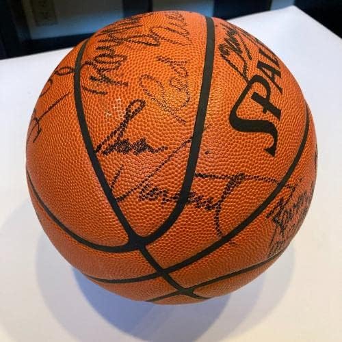 1985 בוסטון סלטיקס נבחרת NBA Champs חתמה על משחק רשמי ב- NBA כדורסל PSA DNA - כדורסל חתימה