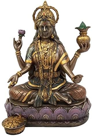 אלילה הינדית של עושר ושגשוג לקשמי יושב על פסל כסא לוטוס פסל הינדי תפאורה