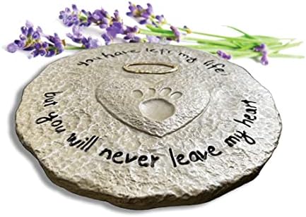 אבן הזיכרון לחיות המחמד הביתית של לילי חקוקה עזבת את חיי, אבל לעולם לא תעזוב את ליבי אבן דריכה או תצוגת קיר בגינה