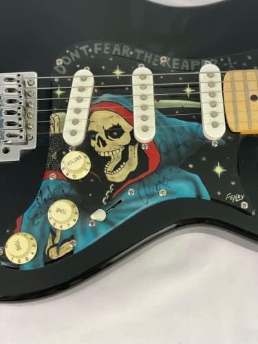 להקת פולחן צדפות כחולה חתמה על חתימה בגיטרה חשמלית בגודל מלא - חתומה על ידי אריק בלום, באק דהרמה, אלן לנייר - עריצות ומוטציה,