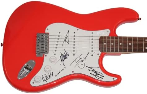 הלהקה המלאה של אטריו חתמה על חתימה בגודל מלא פנדר אדום סטראטוקסטר גיטרה חשמלית עם ג 'יימס ספנס אימות ג' יי. אס. איי