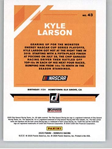 2020 דונרוס מירוץ 43 קייל לארסון קרדיט בנק אחד/צ'יפ גנאסי מירוץ/כרטיס מסחר רשמי ב- NASCAR רשמי