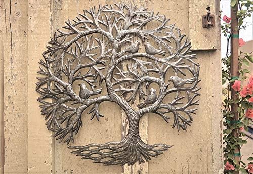 זהו עץ הקיר של קקטוס העץ של החיים, אמנות גלובלית המיוצרת בהאיטי, מלאכת מתכת תוף שמן עם ציפורים, קישוט למטבח או בכל